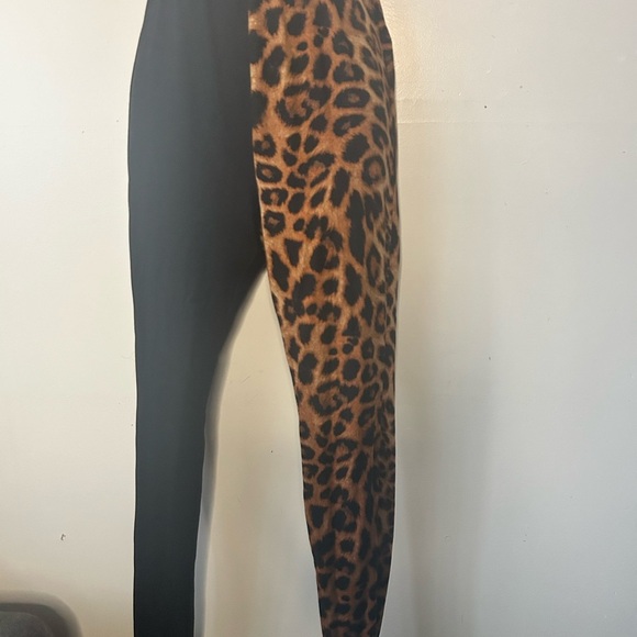 Fashion Nova Leopard Print twist front crop top and  Leggings set - Picture 2 of 5